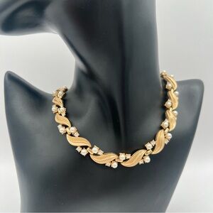 Rare Vintage Trifari Faux Pearl & Rhinestone Necklace